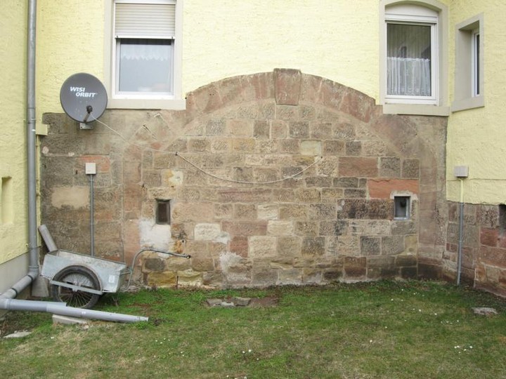 Sanierung Sandsteinsockel Gutshof Bau und Instandsetzung